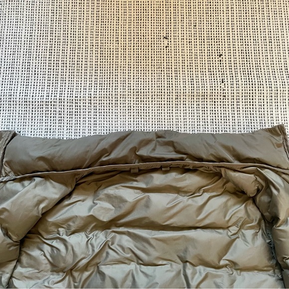 Mango Man Down Puffer Vest Beige/Gold Medium - Picture 4 of 5